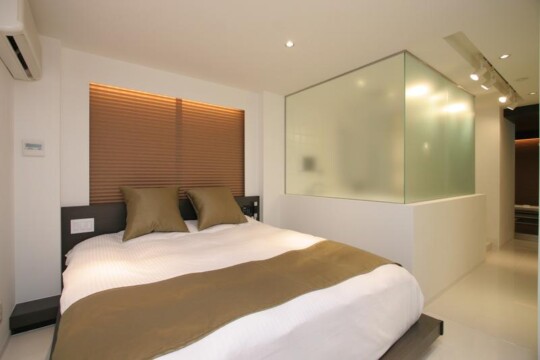 ROOM 01 ROOM 01