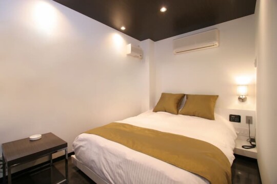 ROOM 02 ROOM 02