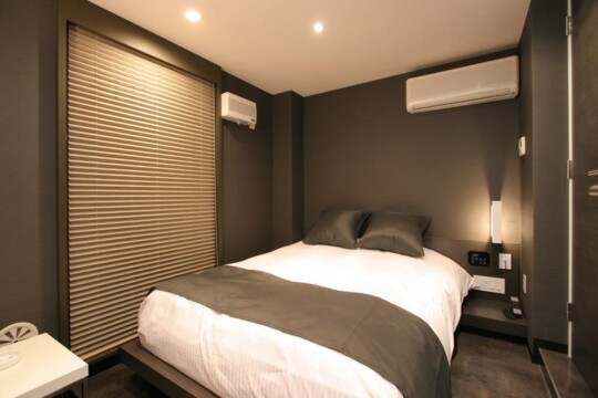 ROOM 03 ROOM 03