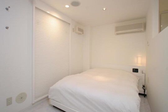 ROOM 05 ROOM 05