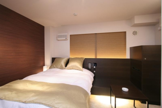 ROOM 08 ROOM 08