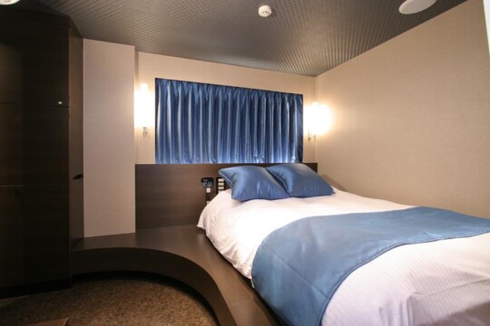 ROOM 09 ROOM 09